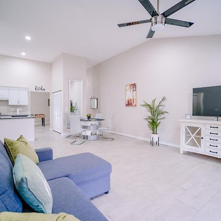 Charm Retreat Modern Haven In Great Location Villa Lutz Luaran gambar