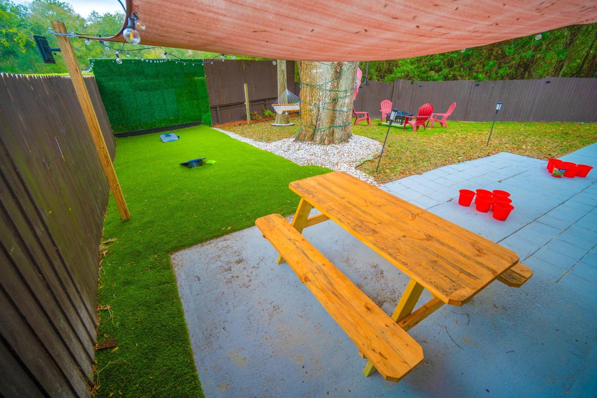 Charm Retreat Modern Haven In Great Location Villa Lutz Luaran gambar