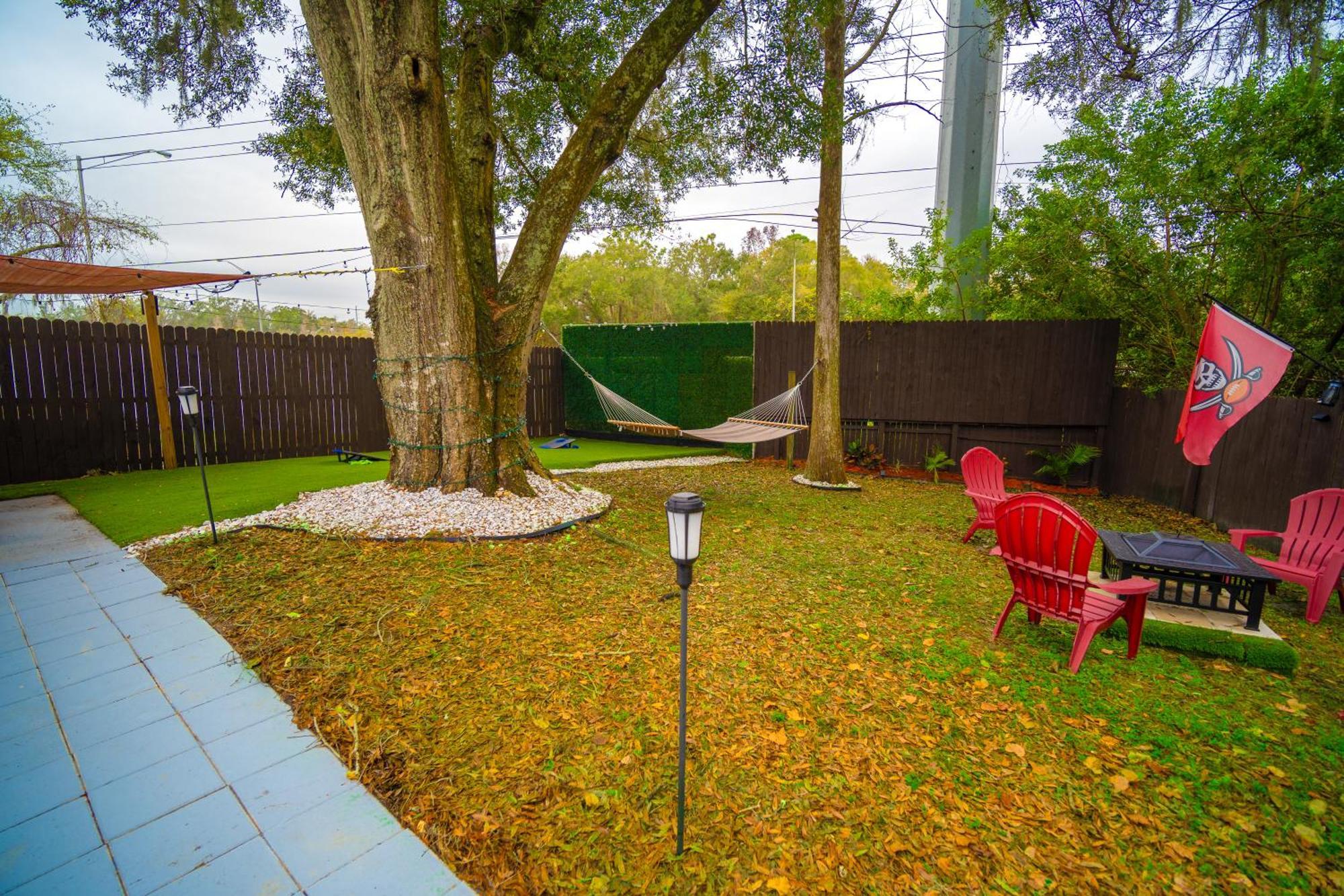Charm Retreat Modern Haven In Great Location Villa Lutz Luaran gambar