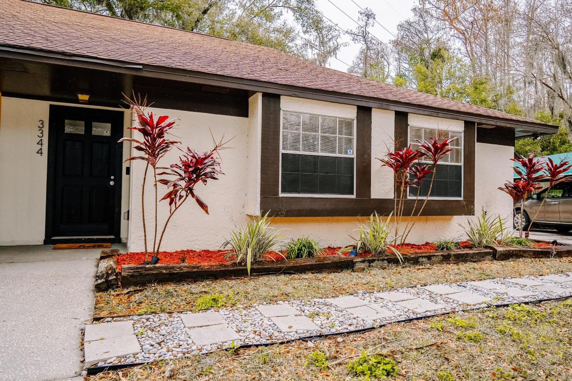 Charm Retreat Modern Haven In Great Location Villa Lutz Luaran gambar