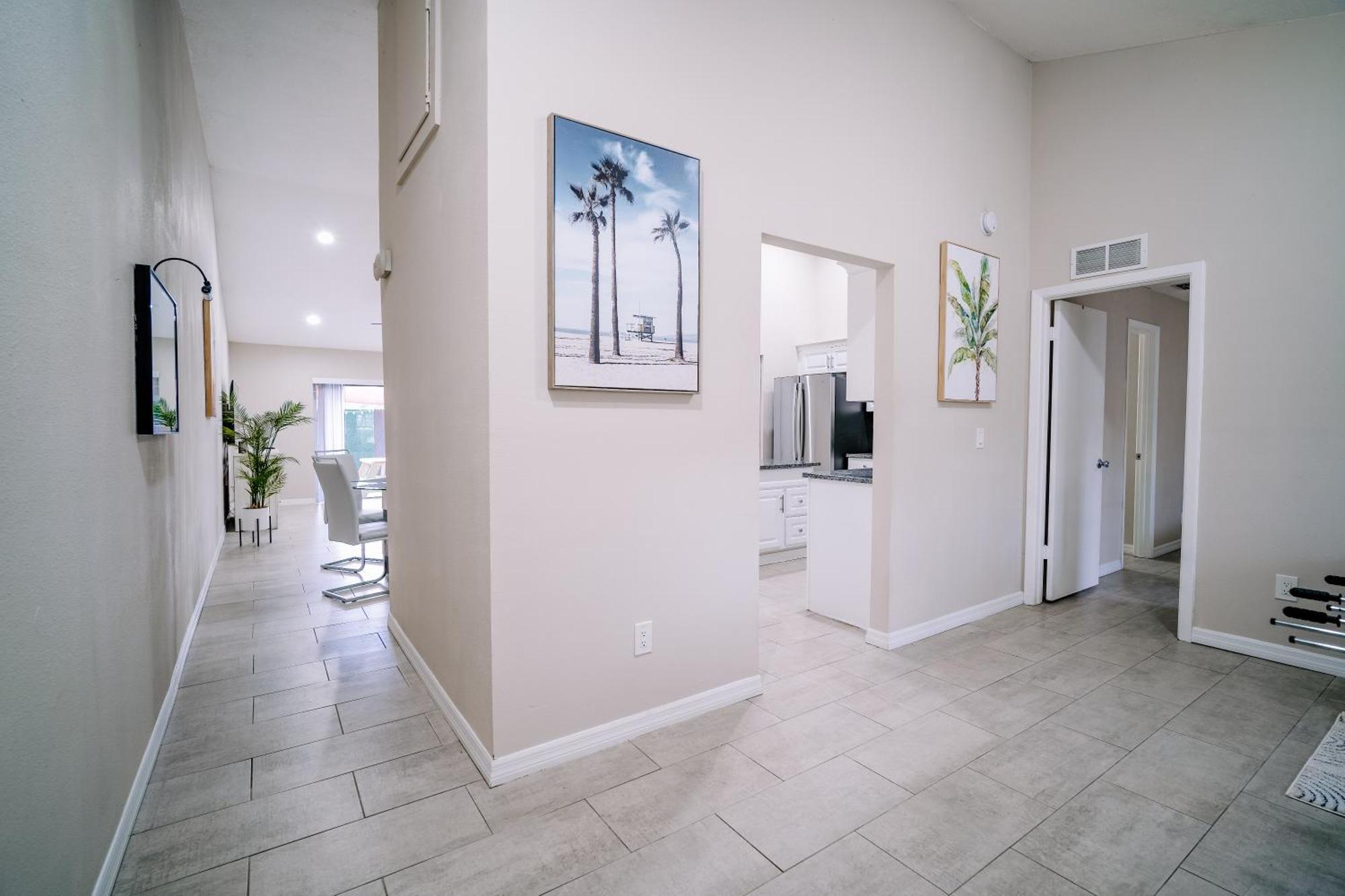 Charm Retreat Modern Haven In Great Location Villa Lutz Luaran gambar
