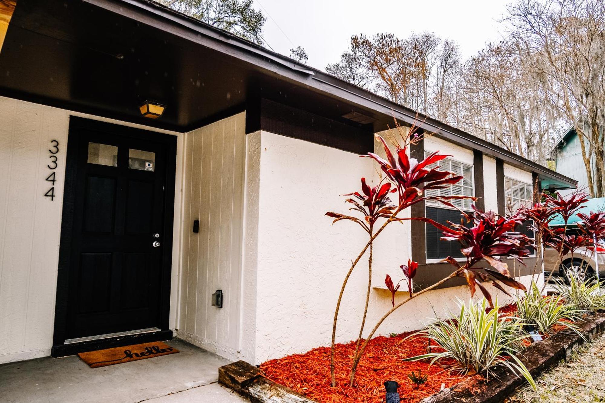 Charm Retreat Modern Haven In Great Location Villa Lutz Luaran gambar